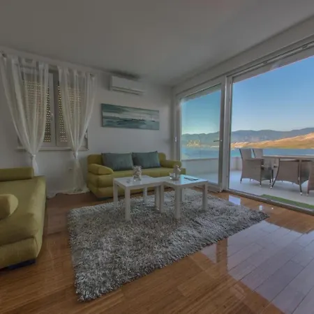 Chro Penthouse Pag Town